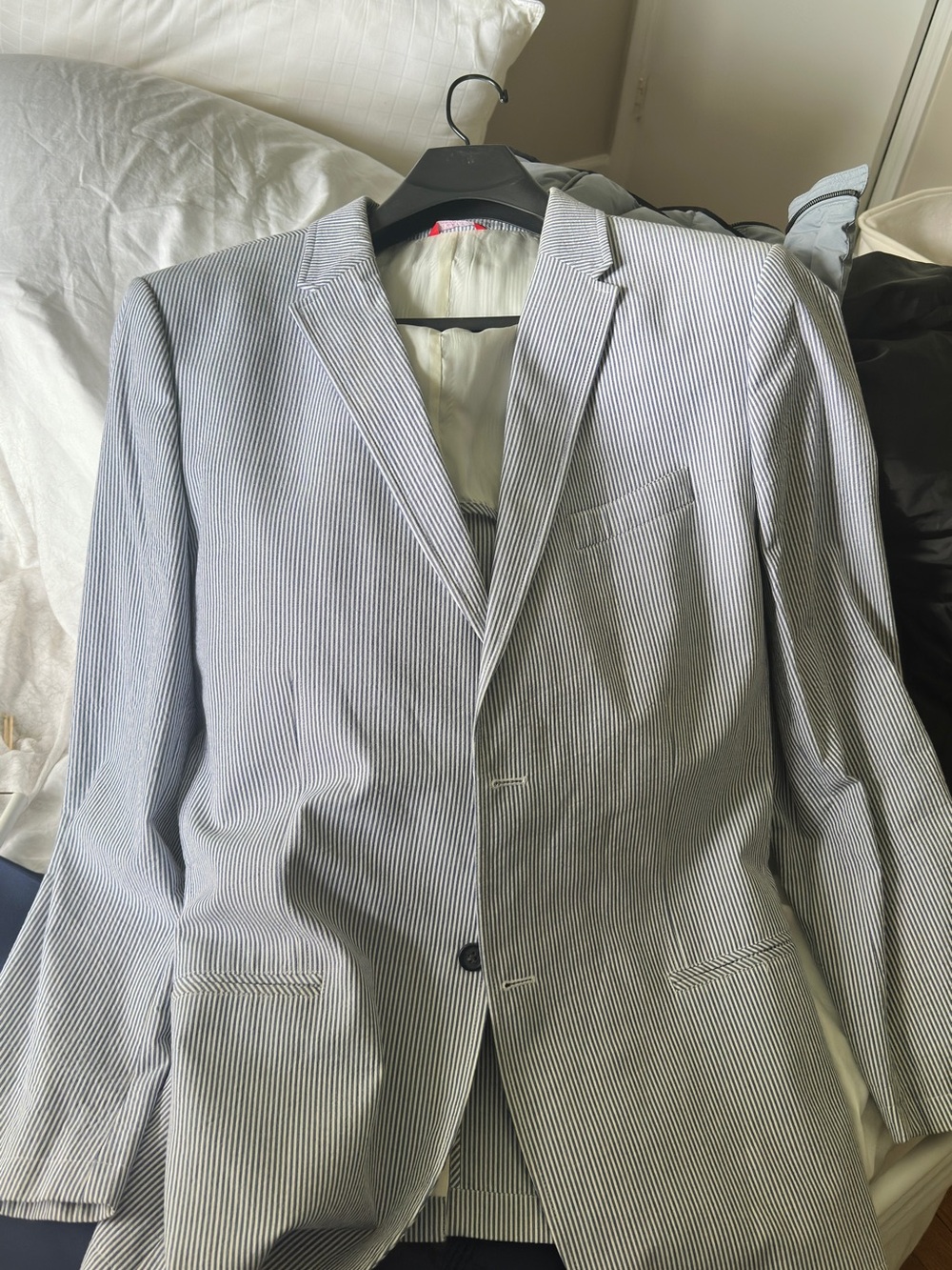 Izod Men's Blue & White Pinstripe Seersucker Blazer